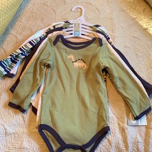 5 pack boys 18 mo body suits with long sleeves and snap crotch.